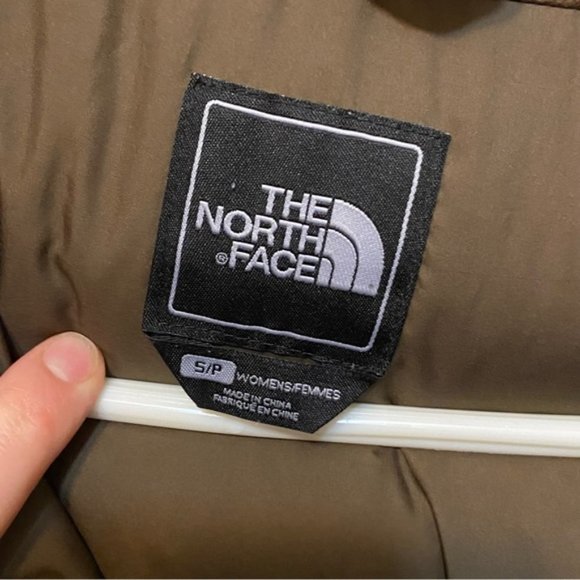 The North Face Women’s 1996 Retro Nuptse 700 down green down puffer Jacket - Picture 8 of 14